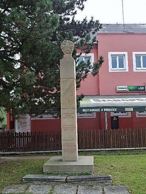 Pomník RA na místě havárie IL2 u retaurace U Borovice (bývalá mlékárna)