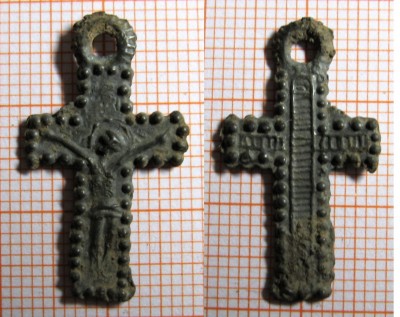 křížek 14.století - cín